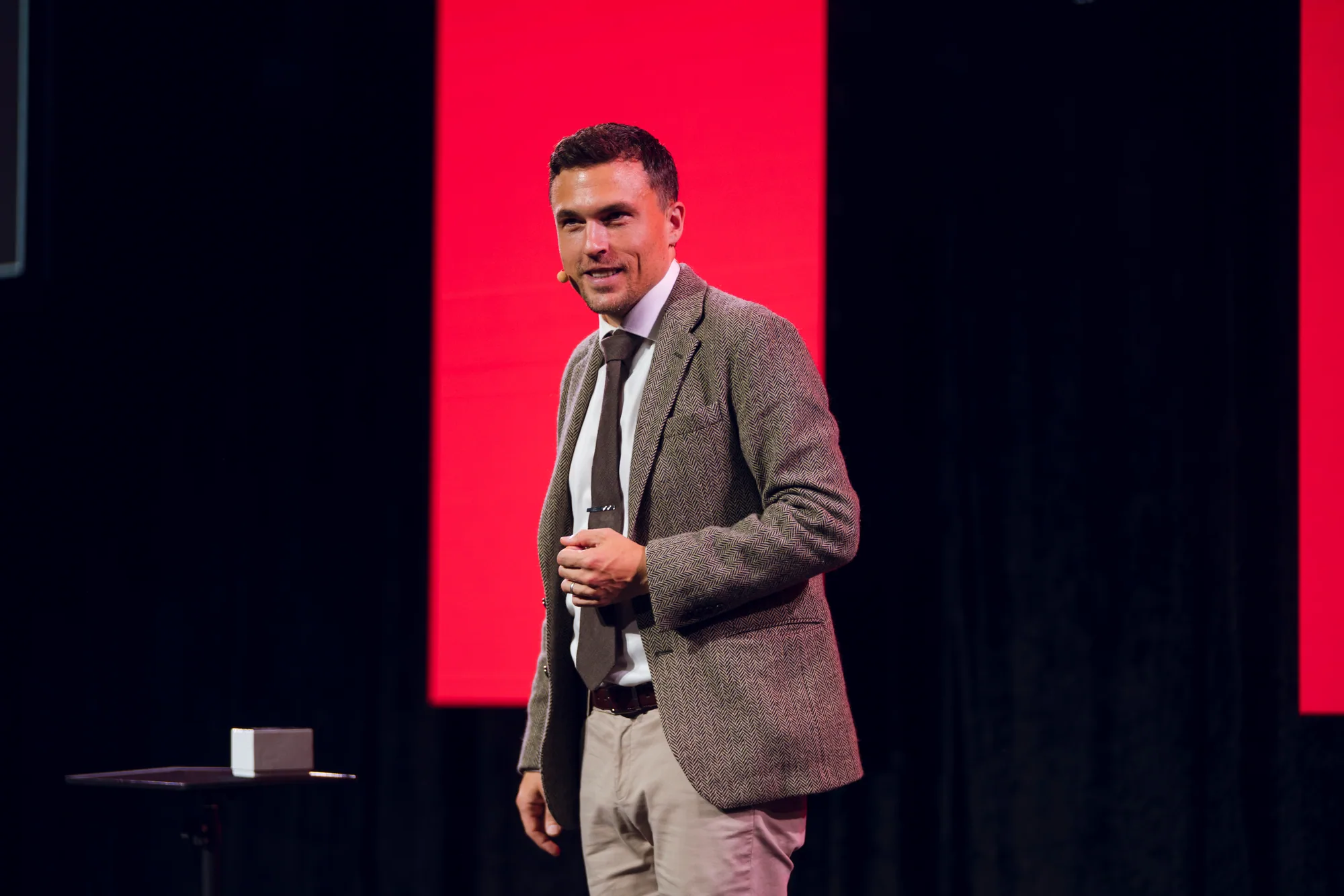 Andy Nunn presenting to a corporate conference audience